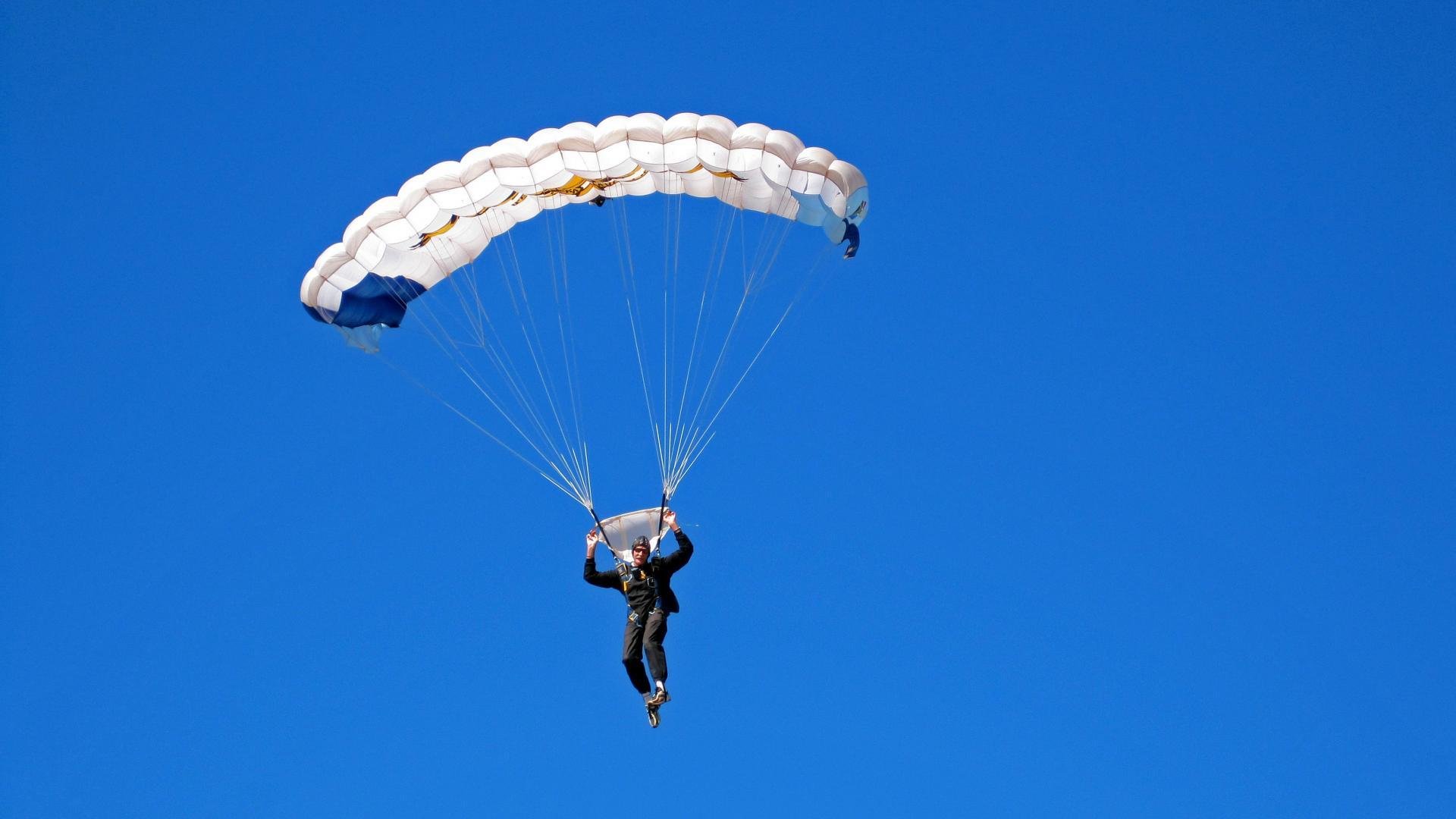 法甲：巴黎6-1狂胜蒙彼利埃，姆巴佩连场破门，法甲-姆巴佩传射帕雷德斯破门 巴黎4-1客场大胜